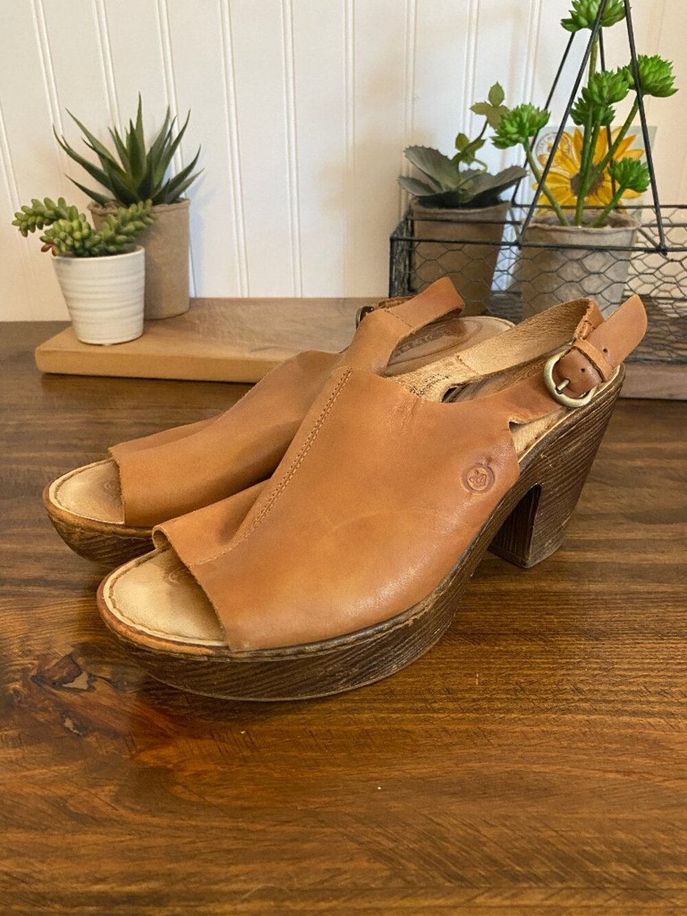 Børn - Women’s Size 8 M - Brown Leather Platform Slingback Heels